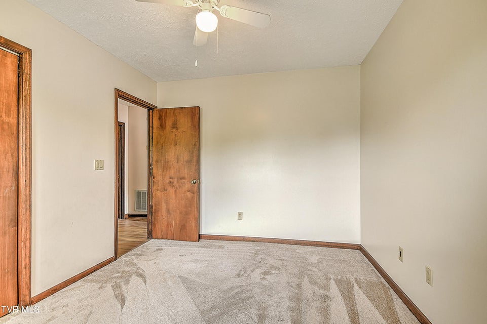Photo #31: 1712 Lakeview Dr