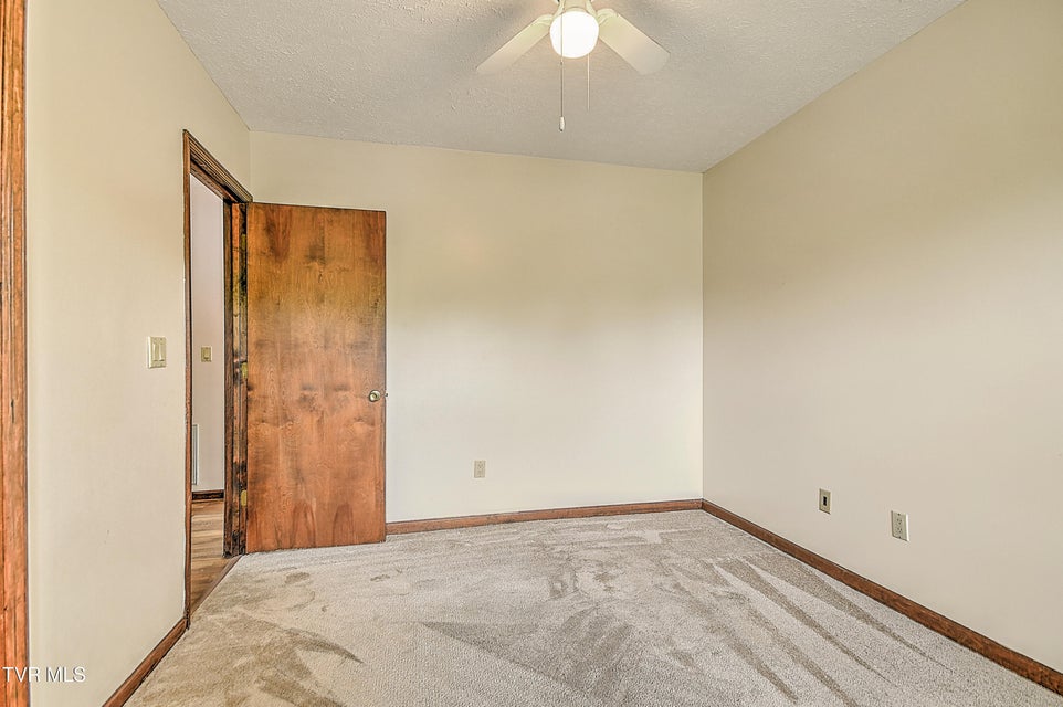 Photo #32: 1712 Lakeview Dr