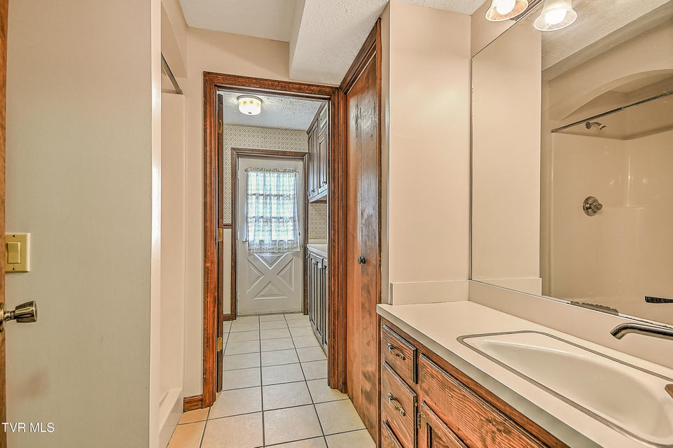 Photo #33: 1712 Lakeview Dr