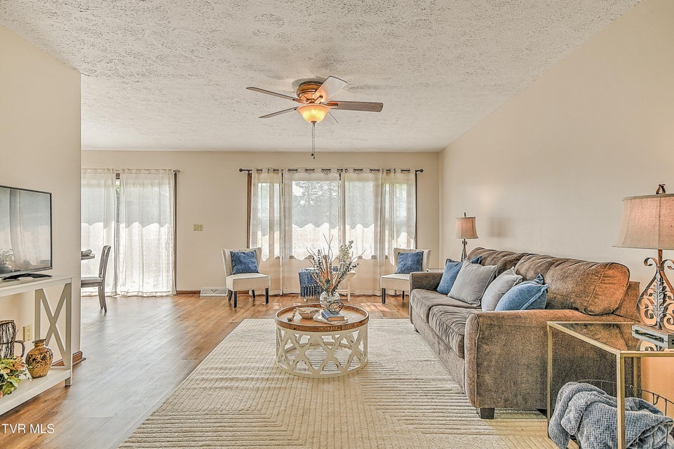 Photo #38: 1712 Lakeview Dr