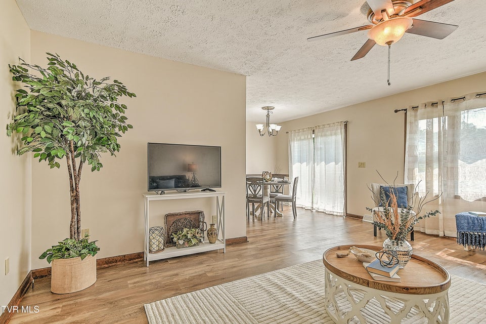 Photo #40: 1712 Lakeview Dr