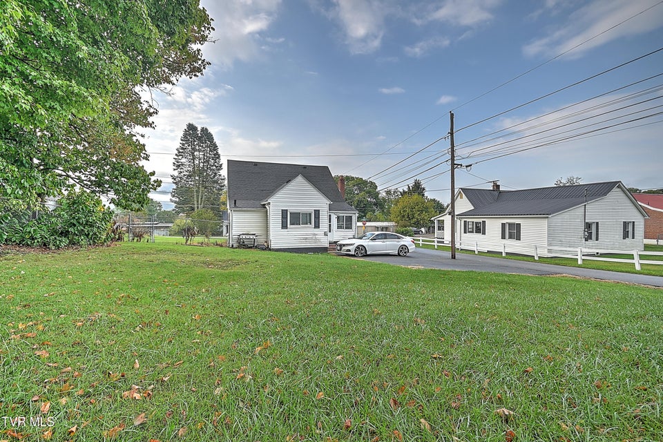 Photo #19: 218 Banner Street