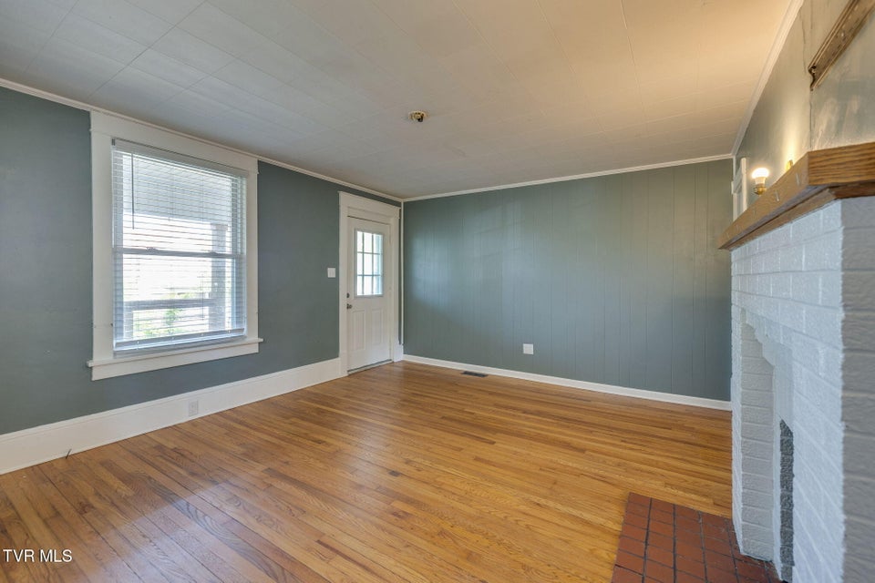 Photo #6: 905 Kentucky Avenue