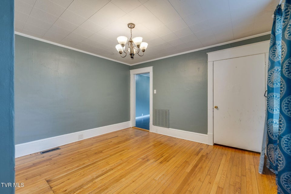Photo #8: 905 Kentucky Avenue