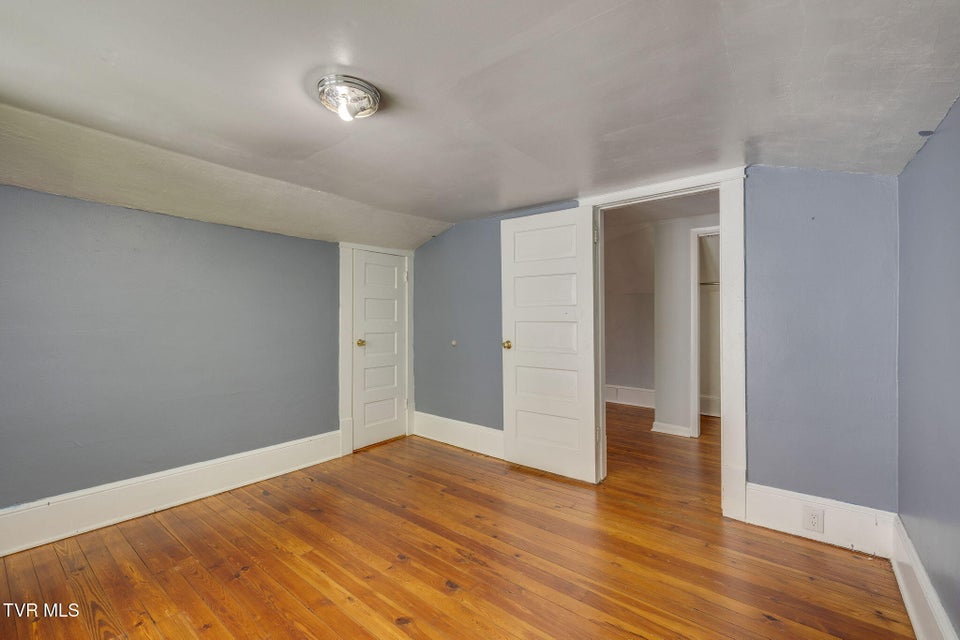 Photo #28: 905 Kentucky Avenue