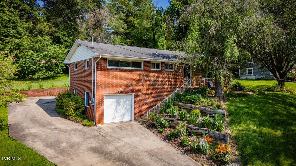 Photo #2: 228 Lakeview Circle