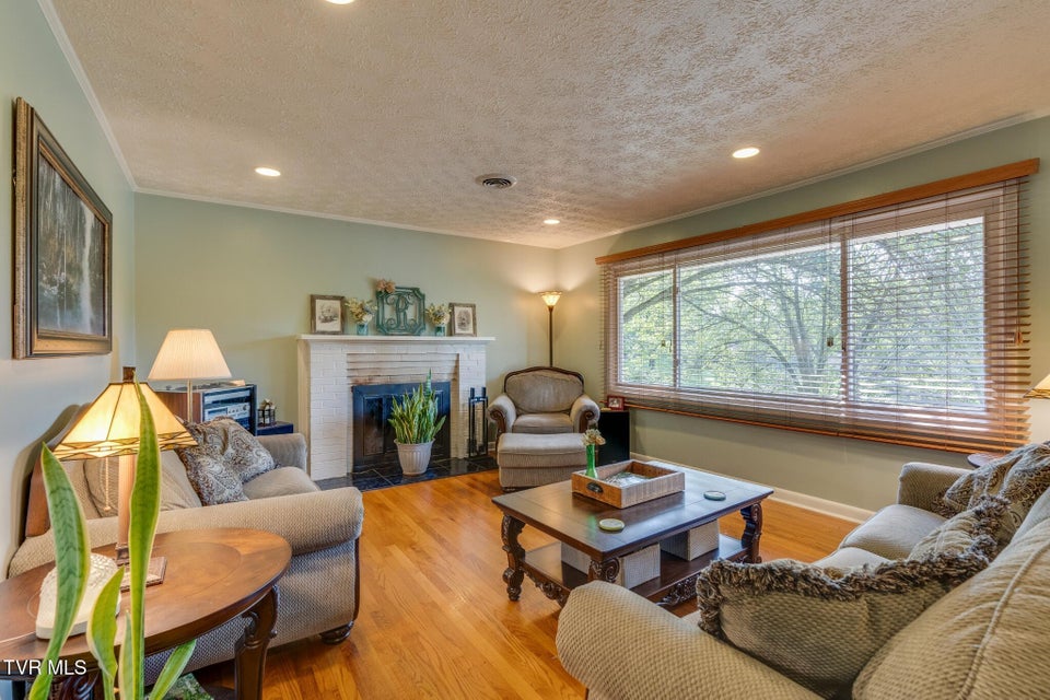 Photo #3: 228 Lakeview Circle