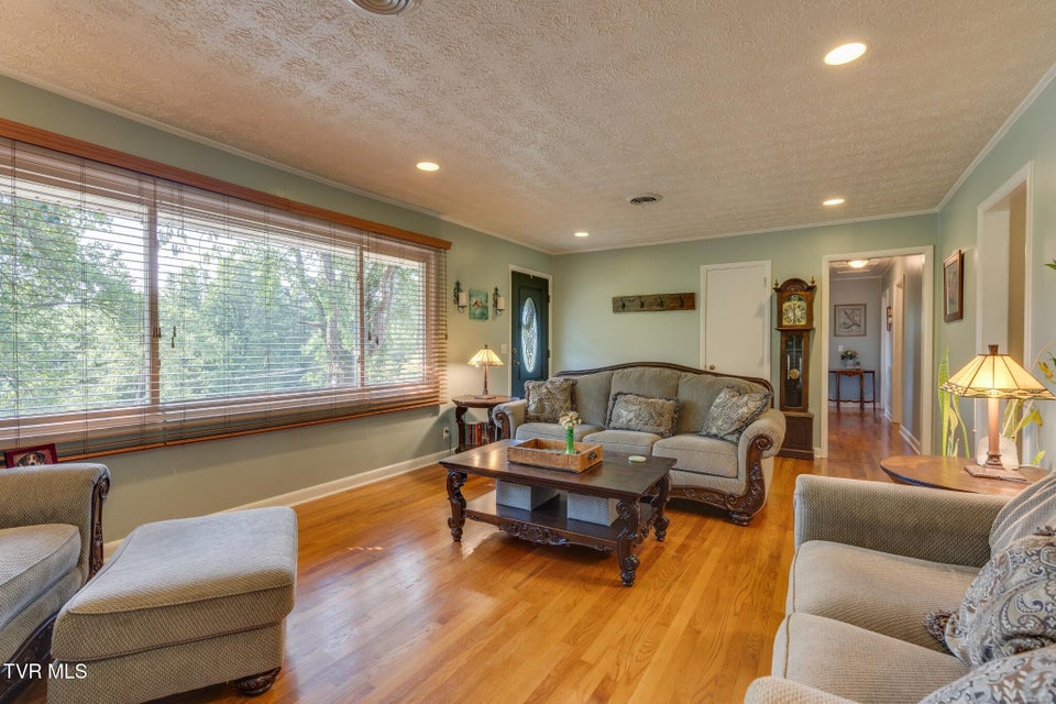 Photo #4: 228 Lakeview Circle