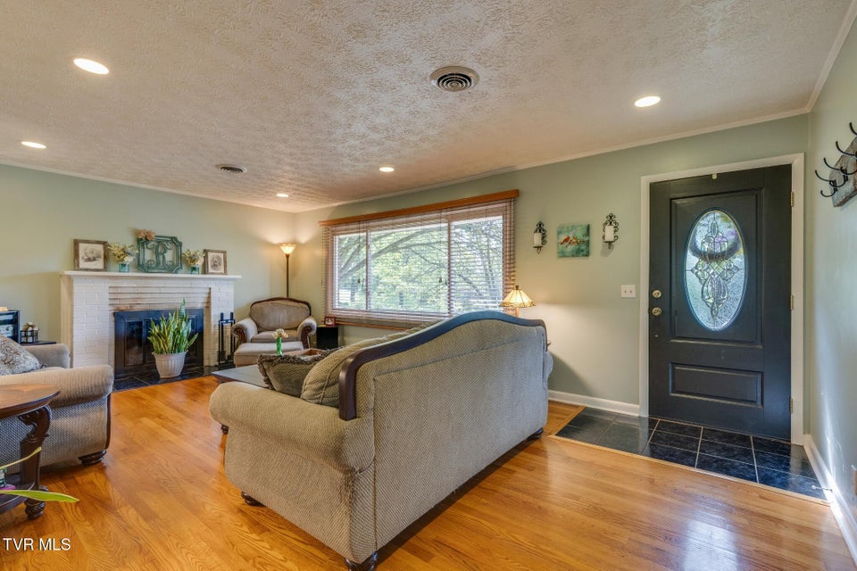 Photo #5: 228 Lakeview Circle