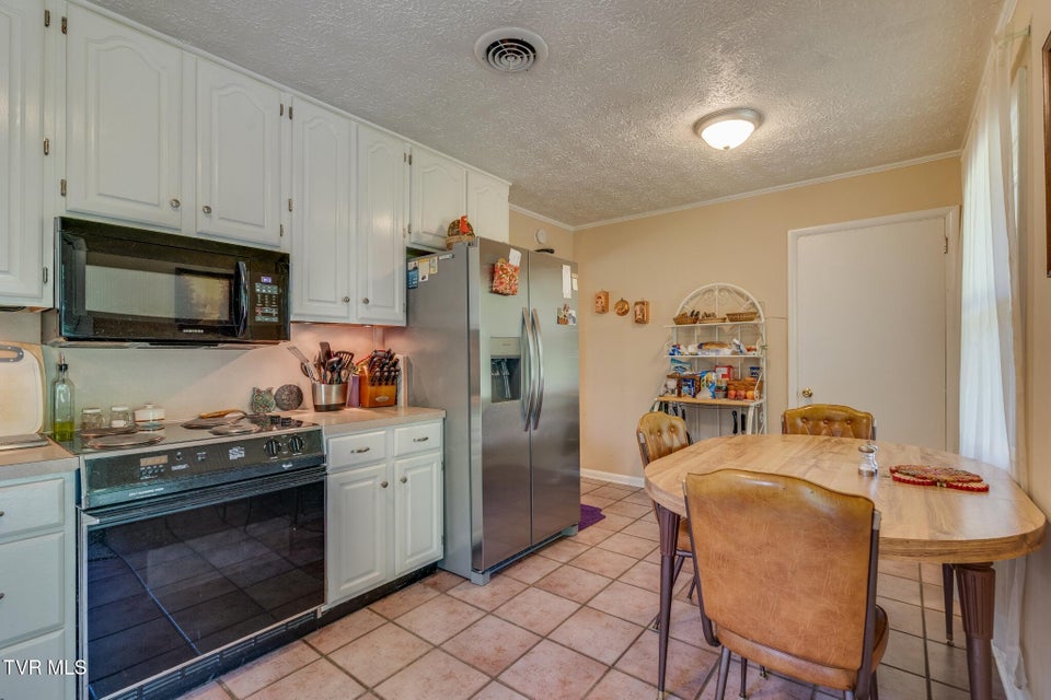 Photo #7: 228 Lakeview Circle