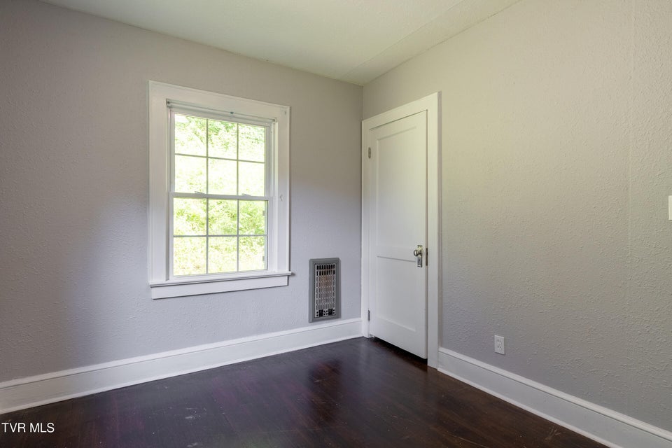 Photo #13: 147 Taylor Avenue
