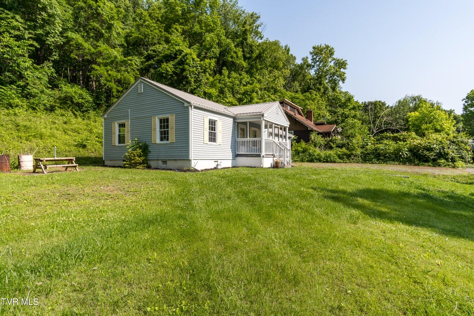 Photo #4: 147 Taylor Avenue