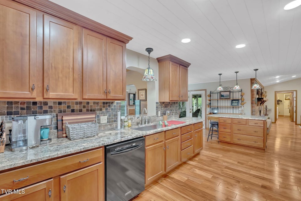 Photo #37: 115 Countryshire Court