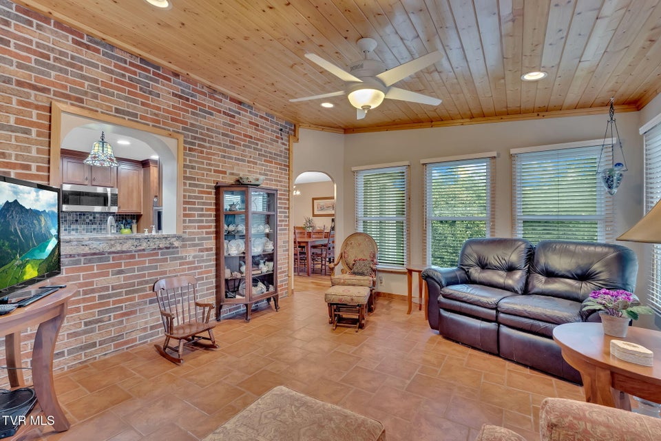 Photo #13: 115 Countryshire Court