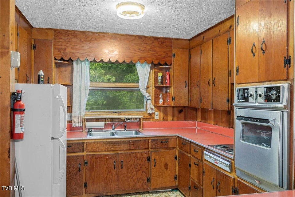 Photo #15: 104 & 106 Hickory Drive