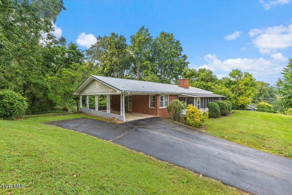 Photo #6: 104 & 106 Hickory Drive