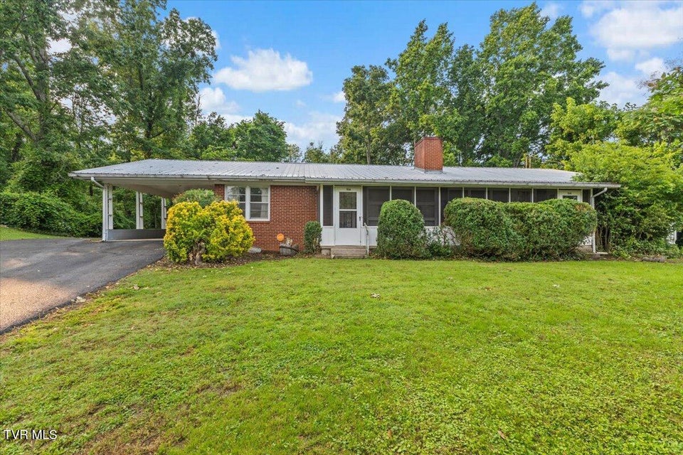 Photo #3: 104 & 106 Hickory Drive