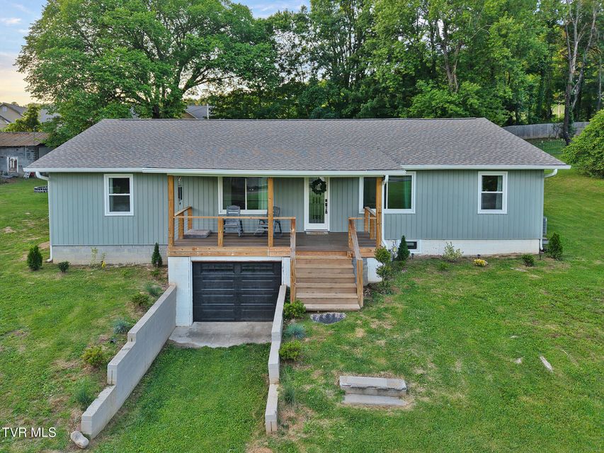 Photo #4: 1318 Lakeview Drive