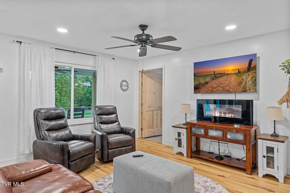 Photo #23: 1318 Lakeview Drive