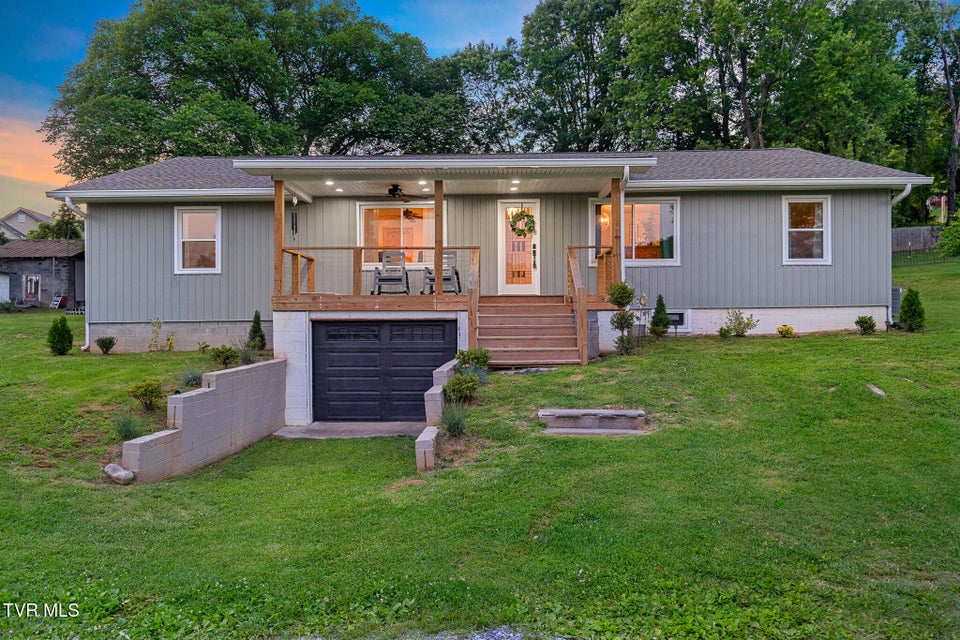 Photo #3: 1318 Lakeview Drive