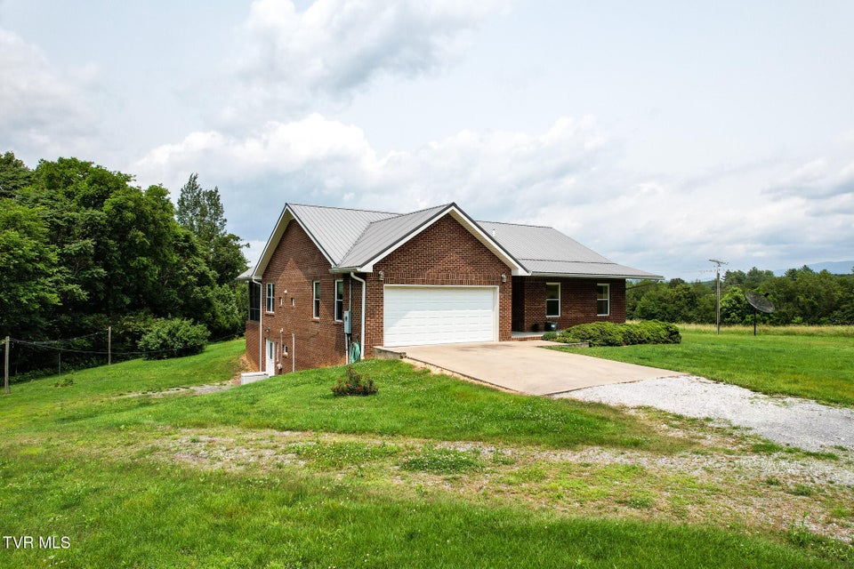 Photo #2: 872 Doyle Davis Road