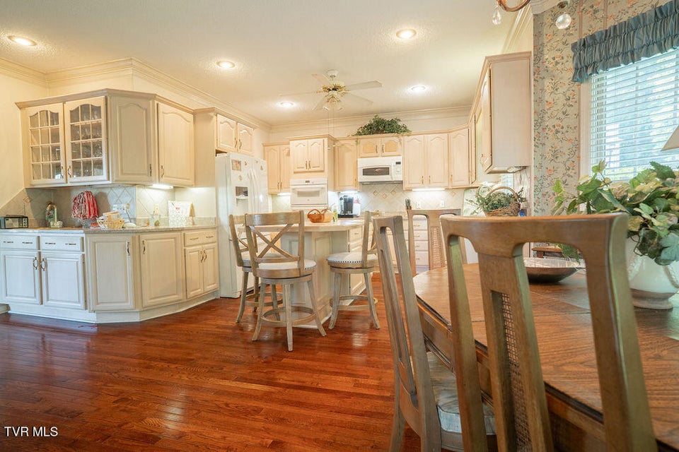 Photo #16: 204 Shadowood Drive