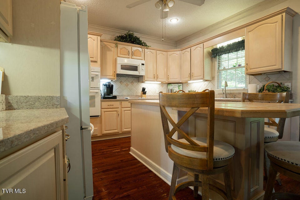 Photo #17: 204 Shadowood Drive