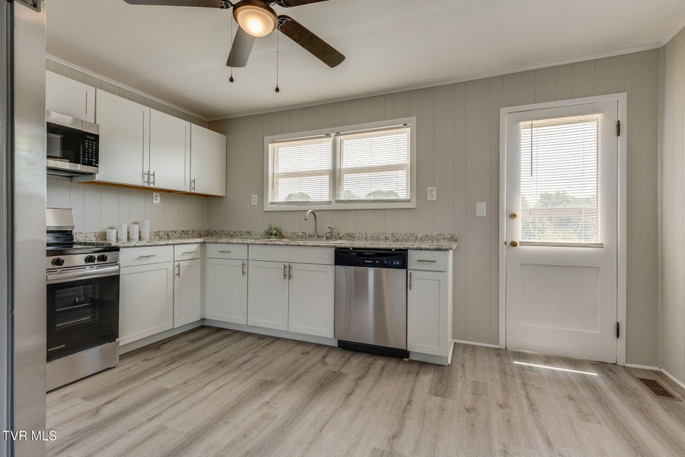 Photo #10: 3909 Bond Drive