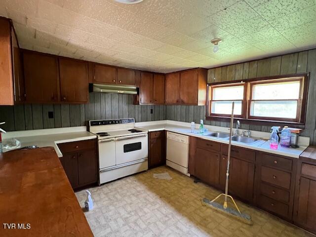 Photo #13: 184 Hampton Street