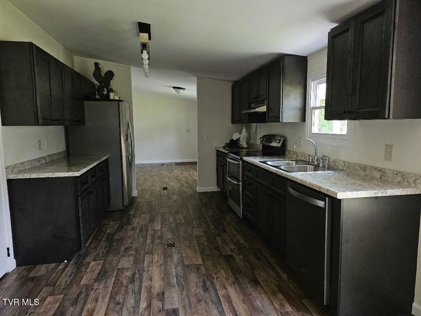 Photo #16: 8929 Gateway Drive