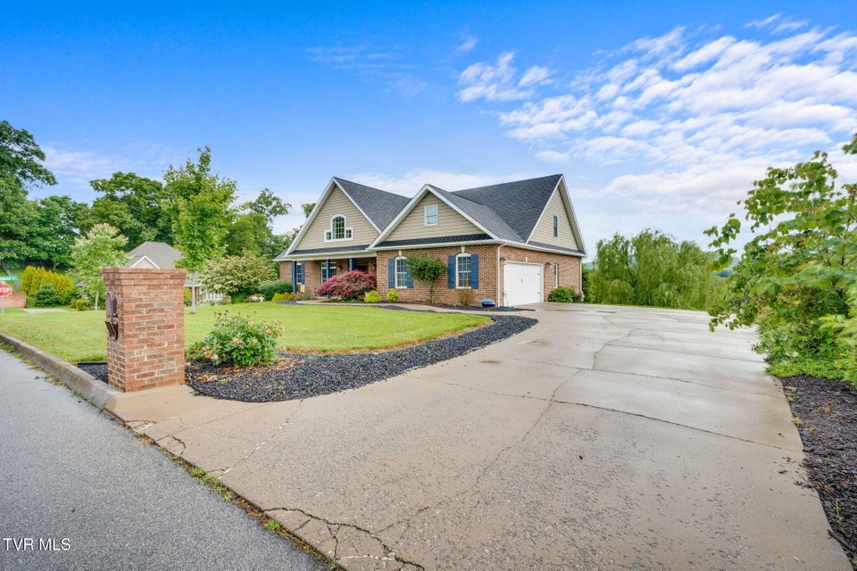 Photo #2: 601 Tomahawk Drive