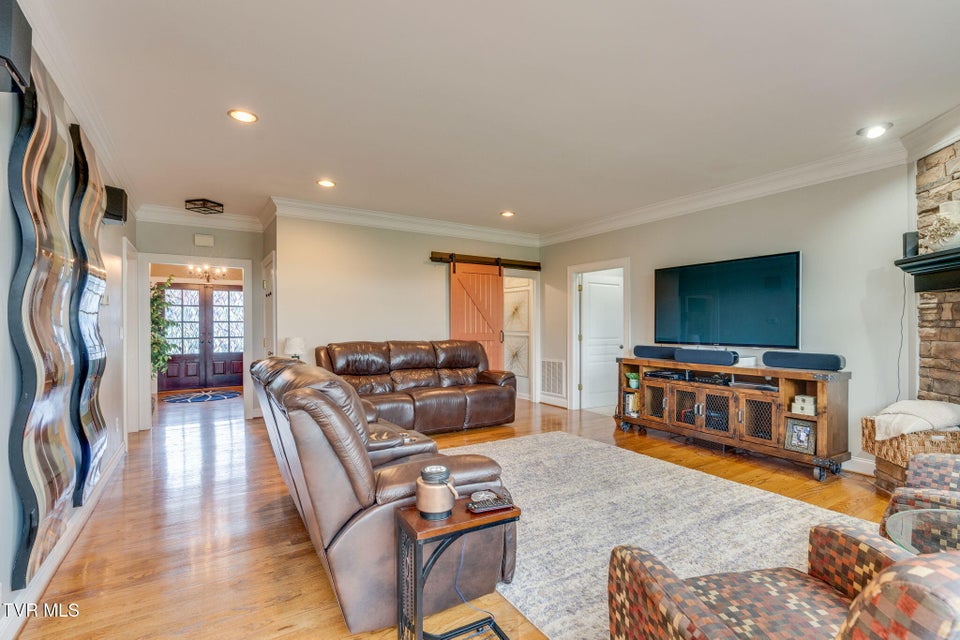 Photo #11: 601 Tomahawk Drive