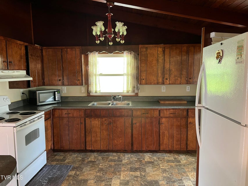 Photo #8: 118 Bowers Street