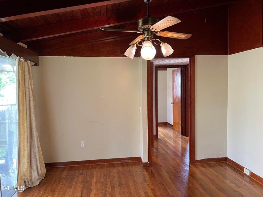 Photo #12: 118 Bowers Street