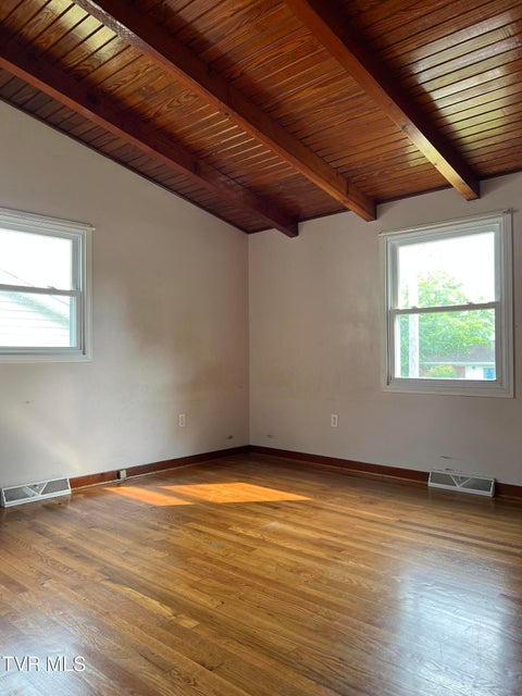 Photo #18: 118 Bowers Street