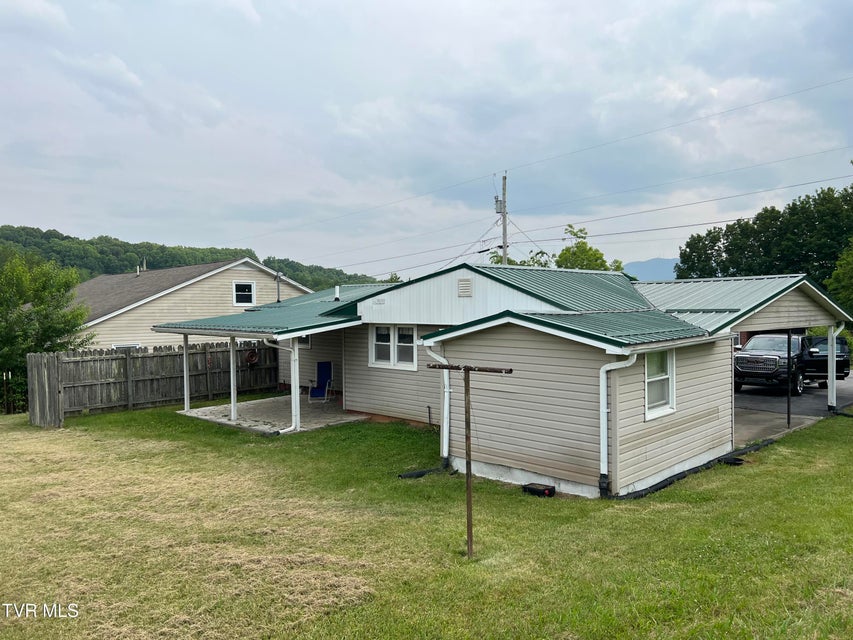Photo #4: 118 Bowers Street