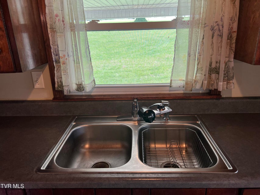 Photo #29: 118 Bowers Street