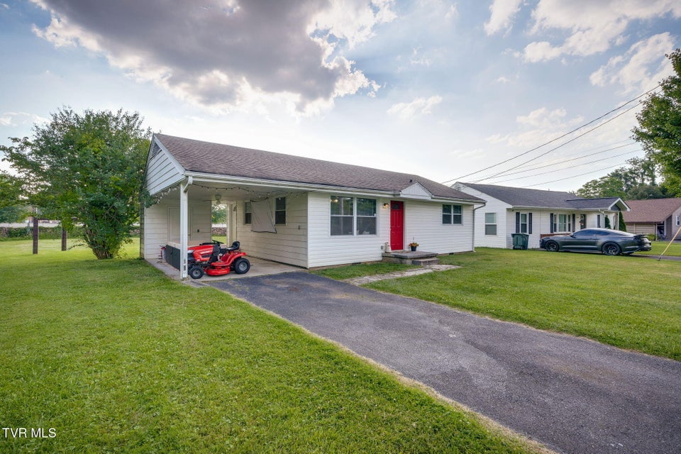 Photo #3: 1012 Circle Drive