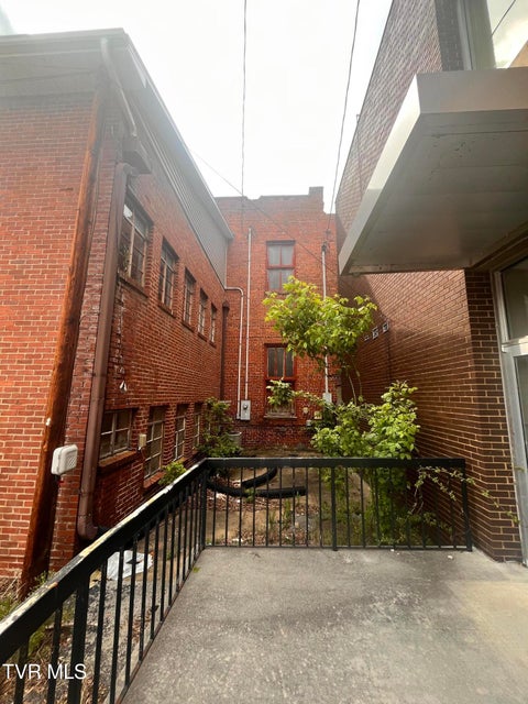 Photo #11: 205 Union St