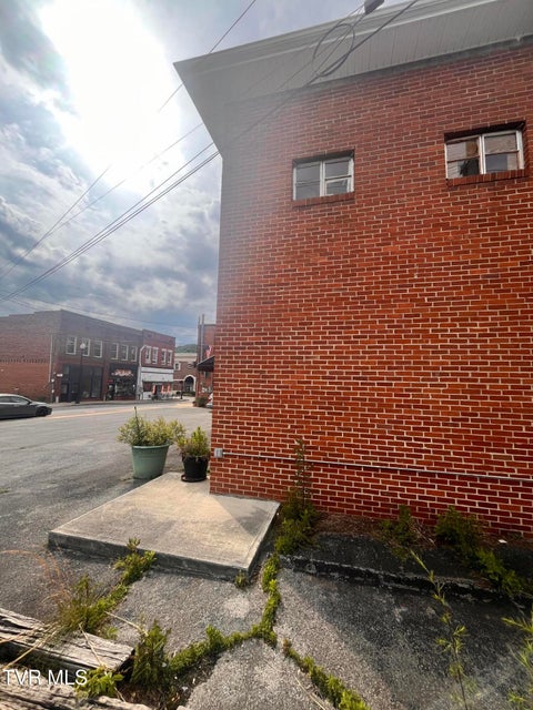 Photo #10: 205 Union St