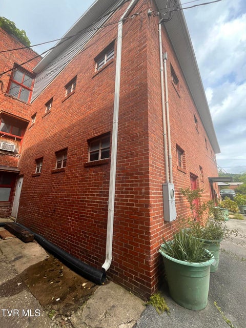 Photo #13: 205 Union St