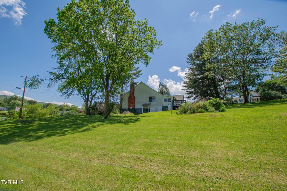 Photo #2: 990 Jefferson Street