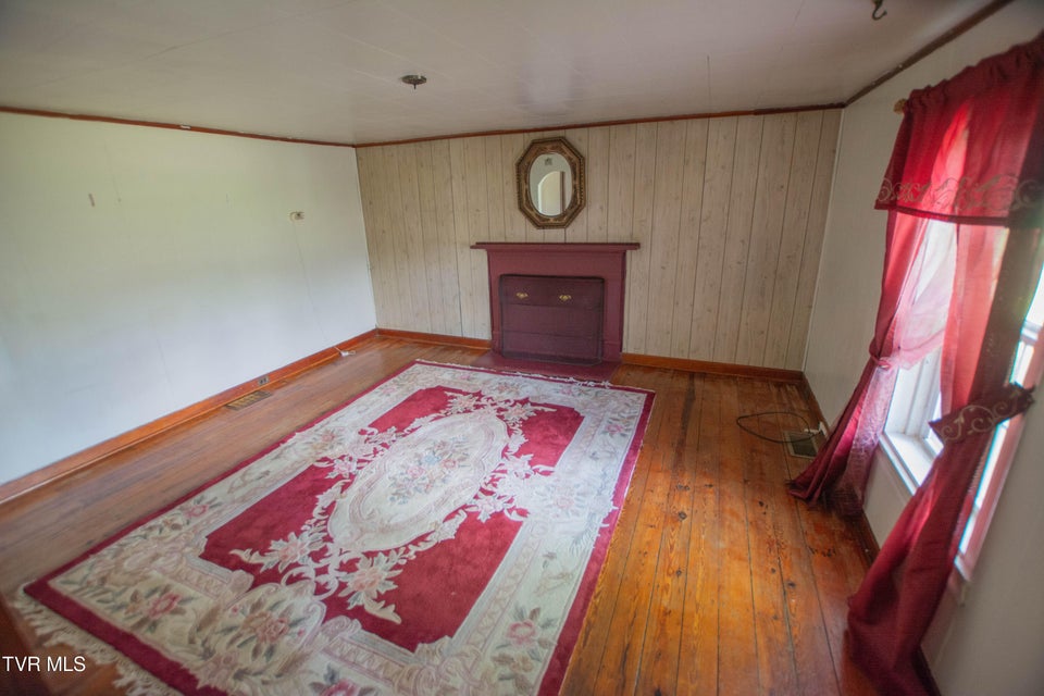 Photo #3: 990 Jefferson Street