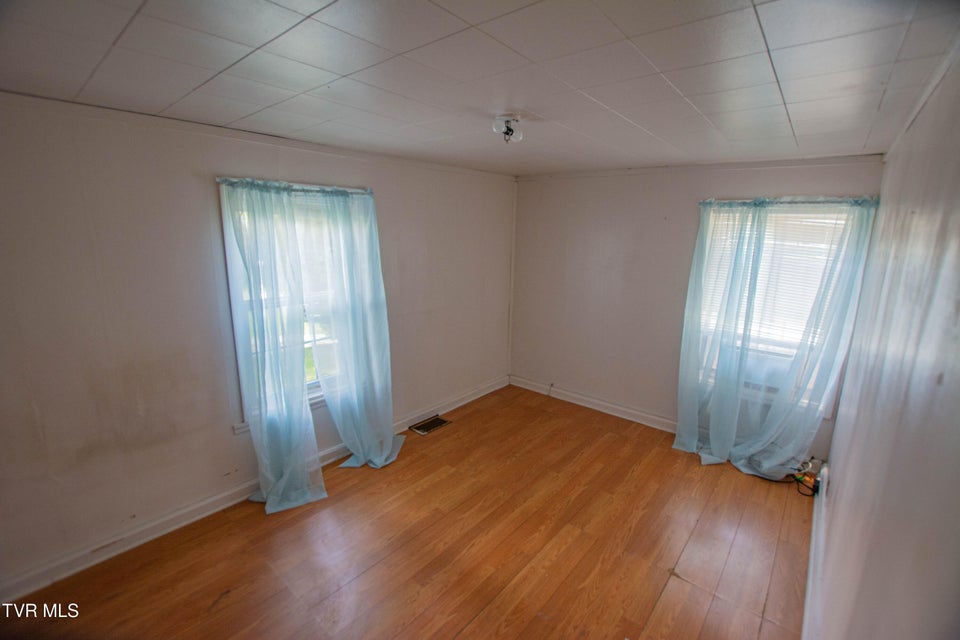 Photo #5: 990 Jefferson Street