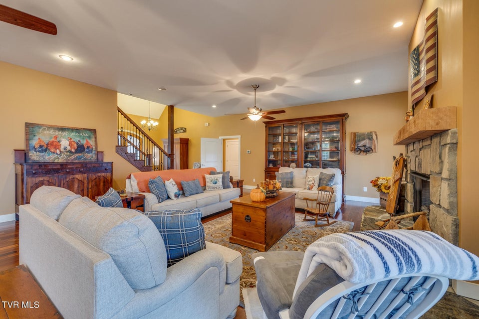Photo #5: 113 Ridgecrest Drive