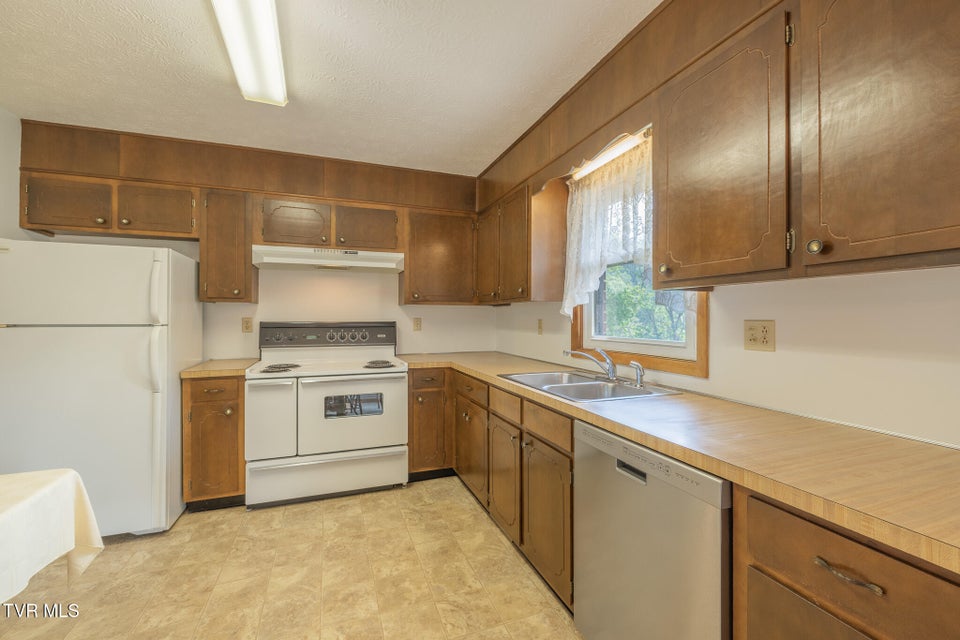 Photo #8: 1000 Amersham Road
