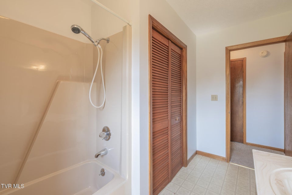 Photo #12: 1000 Amersham Road