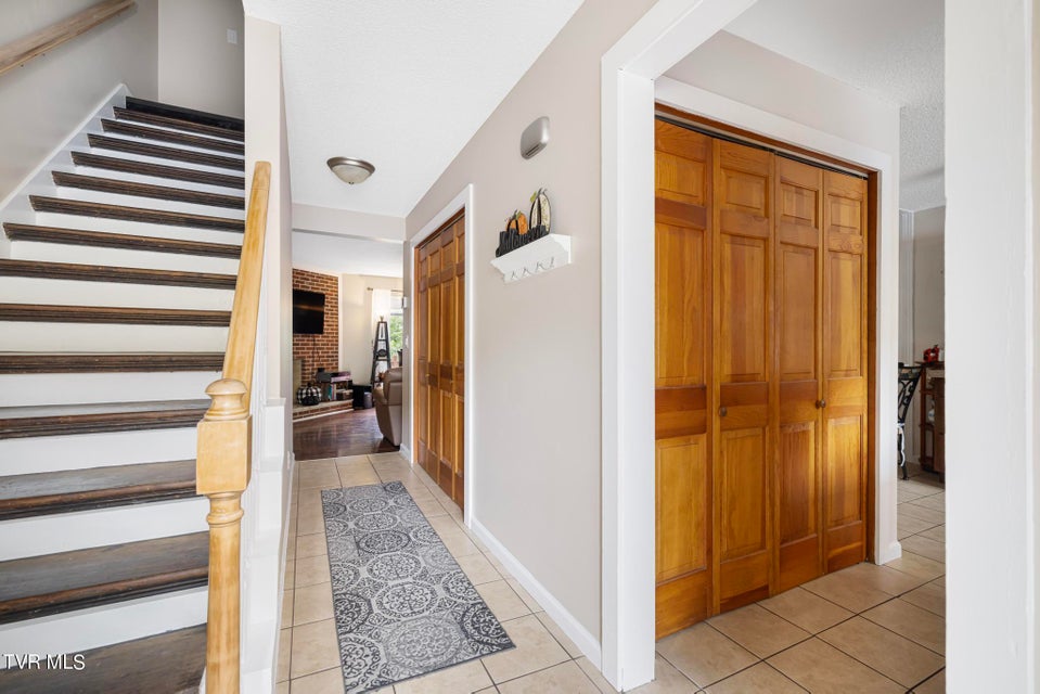 Photo #3: 605 Redstone Dr 