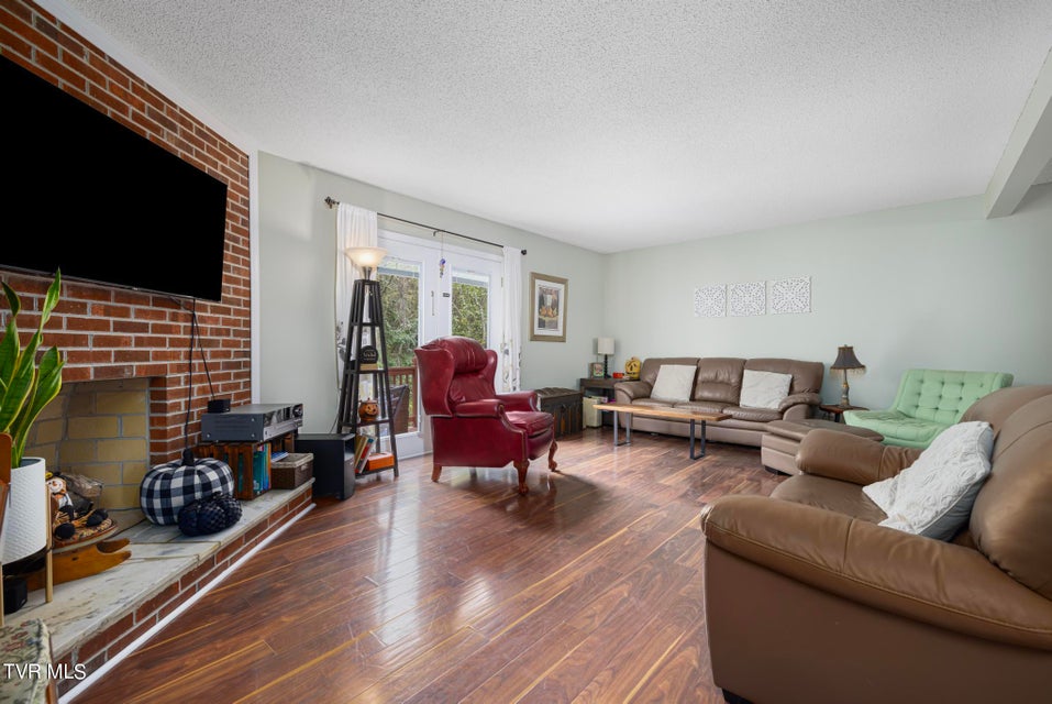 Photo #5: 605 Redstone Dr 