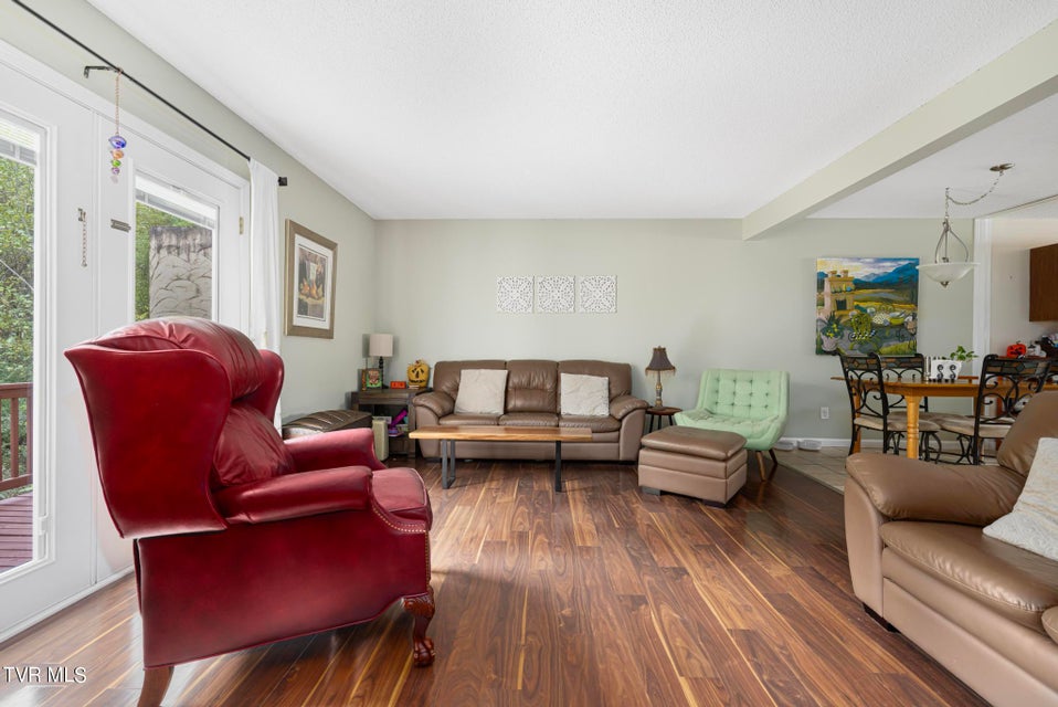Photo #6: 605 Redstone Dr 